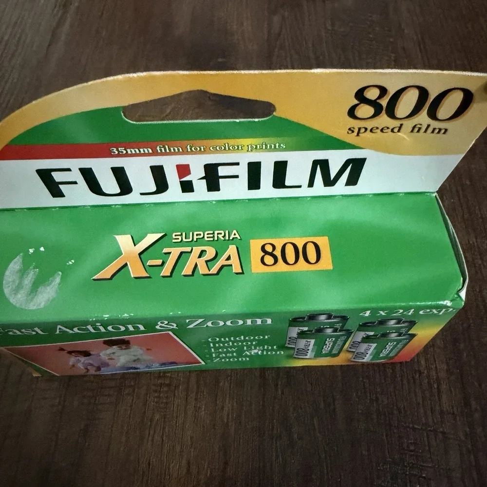 Fujifilm Superia X-TRA 800 Speed 4x24 Exposure 35mm Film EXPIRED 03-2014 NIB
